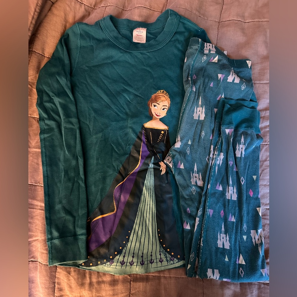 Hanna Andersson frozen 2 piece pajamas size 140cm/10